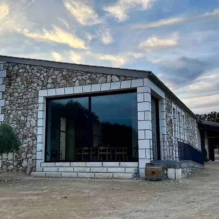 Dos Caballeros Winery & Vacation Llubi