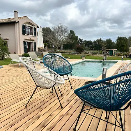 Dos Caballeros Winery & Vacation Chalet Llubi